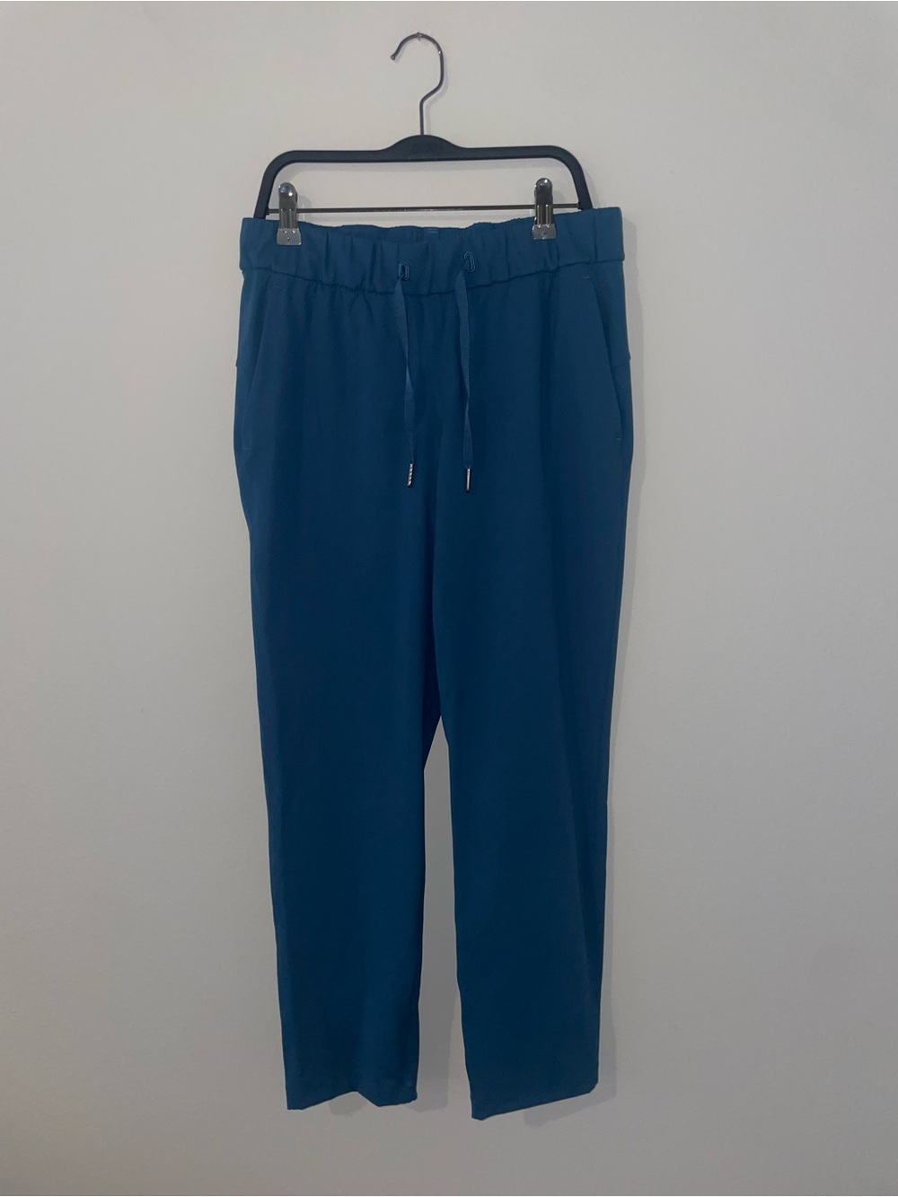 Women's SZ 6 Lululemon On The Fly pants